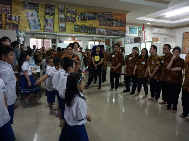 Foto Kunjungan ke Sekolah Anak-anak Down Shindrom 2 dsc04525