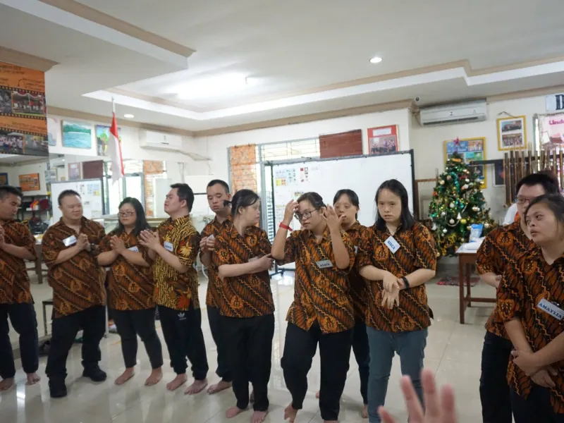 Foto Kunjungan ke Sekolah Anak-anak Down Shindrom 4 dsc04528