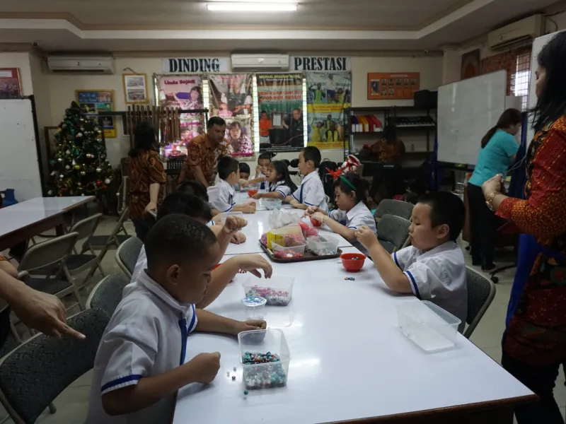 Foto Kunjungan ke Sekolah Anak-anak Down Shindrom 13 dsc04552