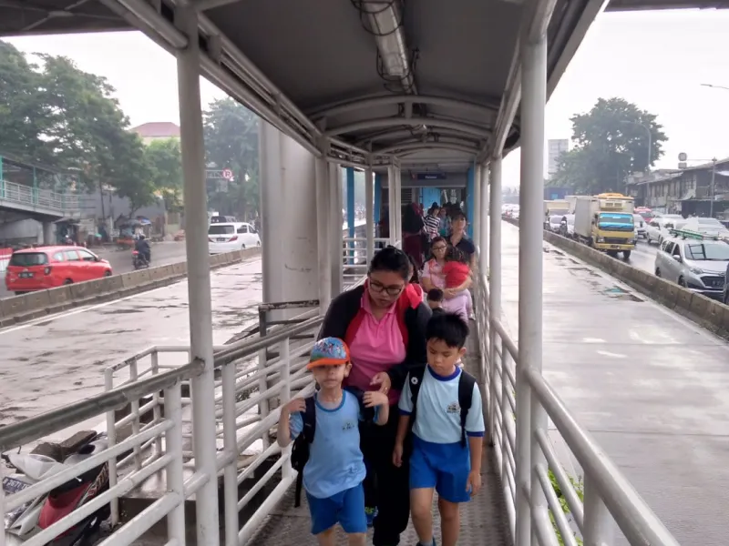 Foto Kunjungan ke Transjakarta 11 p_20180418_142402_vhdr_on_p