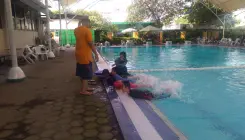 Kegiatan Berenang di Al Azhar