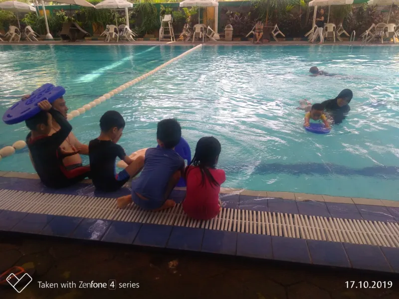 Foto Kegiatan Berenang di Al Azhar 7 p_20191017_091056_p