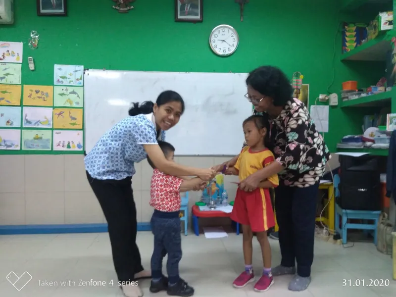 Foto Kunjungan Anak-anak Atmabrat ke Sekolah Santa Aurelia 9 p_20200131_092243_p